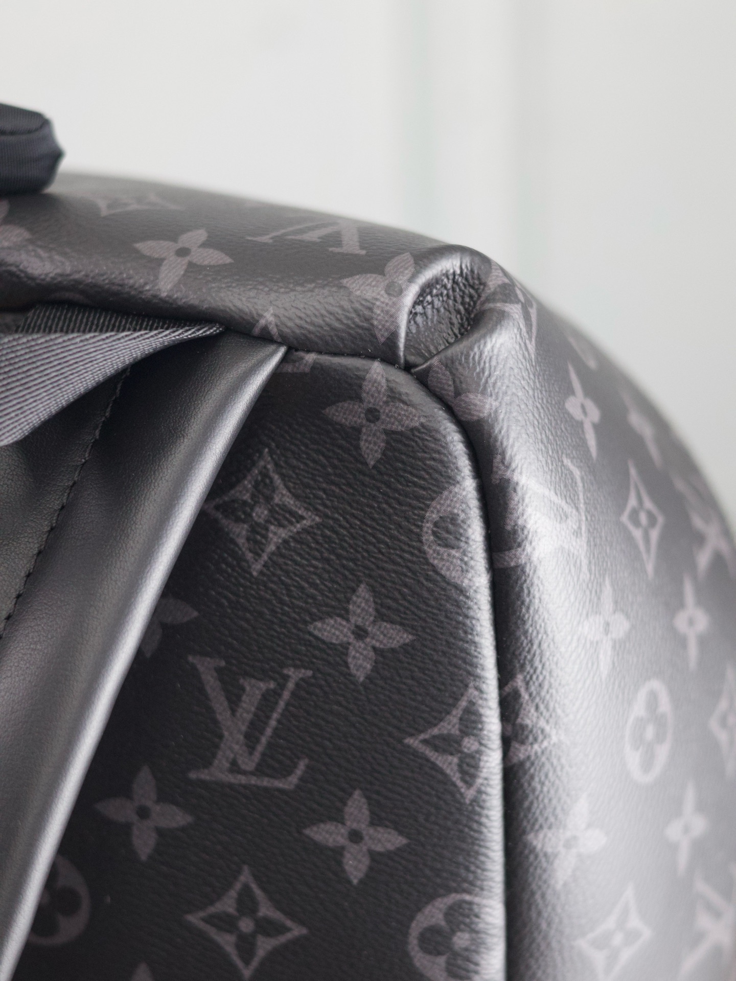 【 原單  163C01芯片版】
DISCOVERY 雙肩包
型號：M43186
材料：進口原廠面料 原廠皮
尺寸：30x40x20cm