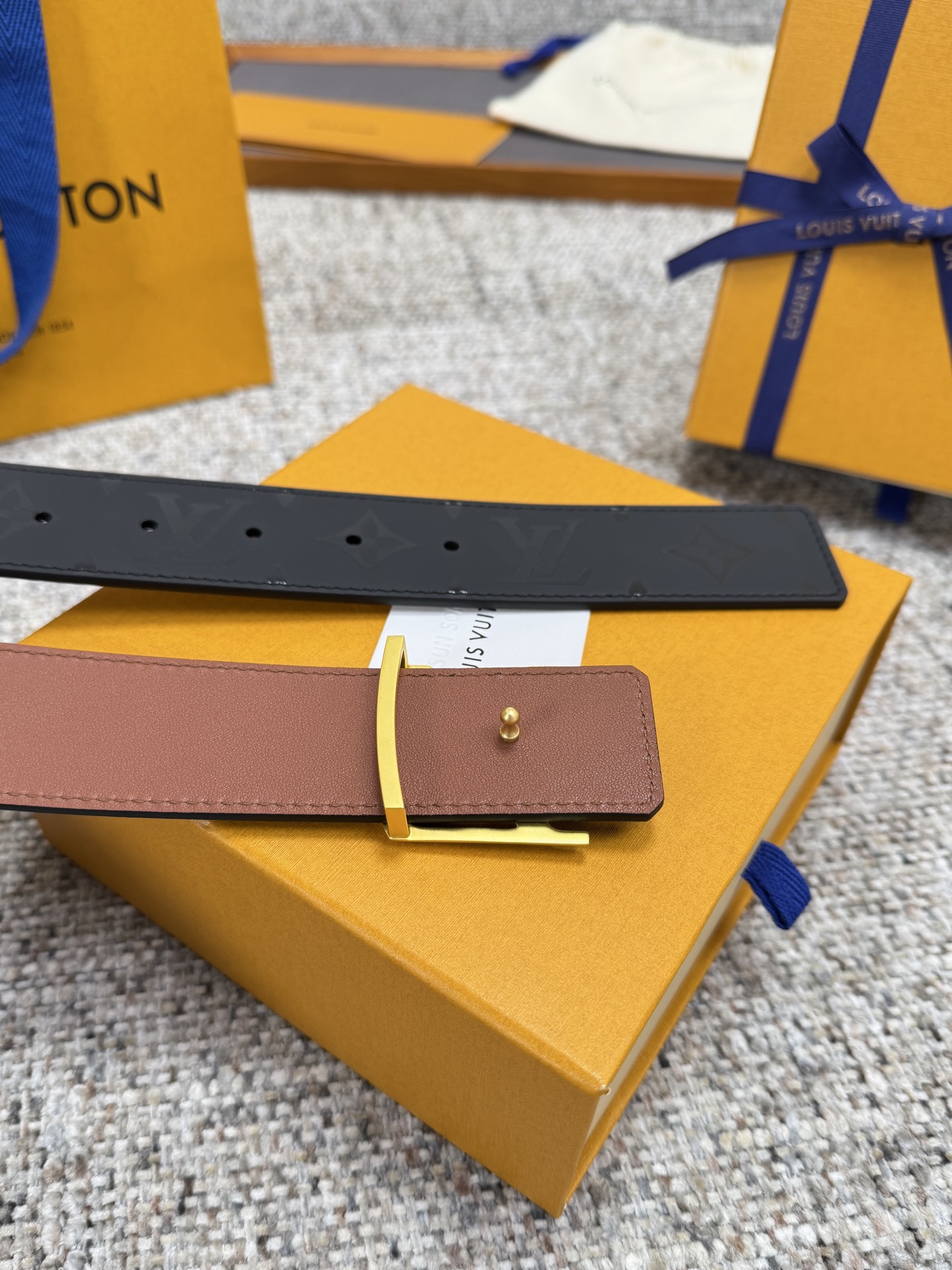 
Louis Vuitton LV腰带 丝印系列 原厂五金 精致手工绘边 柔软舒适 宽4.0