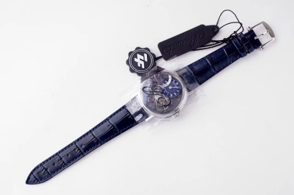 ZF超級大作 寶璣Tradition傳世系列！全自動逆跳秒針腕表！火爆來襲！

耗時近4年 潛心研發機芯 重金打造 至誠大作！——實現原裝全部功能！

【精彩細節】腕表尺寸40mmX11.65吻合正品ZF憑借豐富的復刻經驗，殼身打磨精細，造型簡潔精美，今纖薄表殼更顯優雅！上下採用整枚藍寶石水晶玻璃打造通透無比，充分展現了寶璣的經典設計。
【技術突破】超精密1比1原裝機芯開發研制而成。原本隱藏在錶盤底板之下的板橋、齒輪、擒縱機構、發條盒等機芯部件清晰展露。今精密機械運轉的奧秘毫無保留的呈現於眼前。10點鐘位