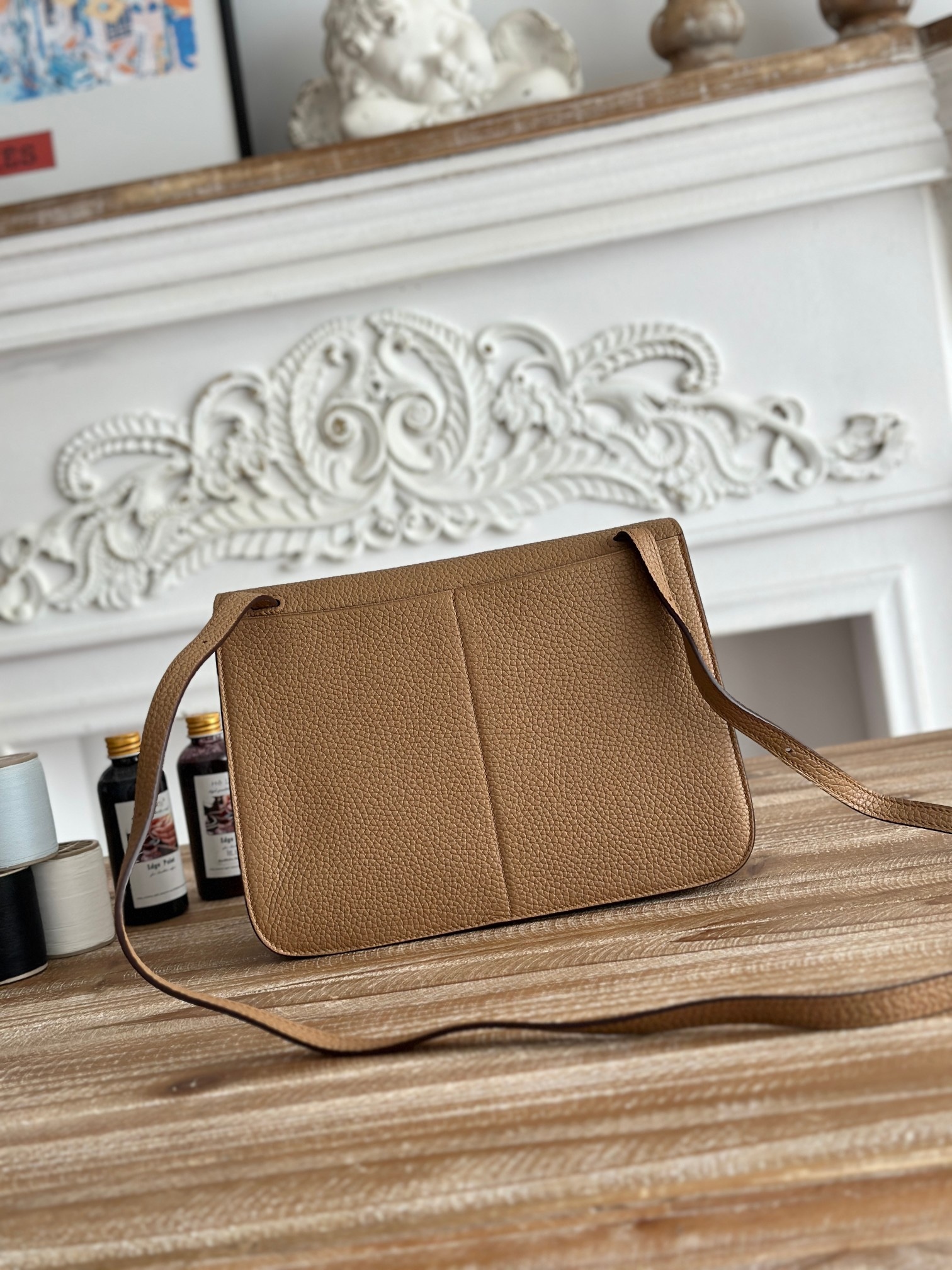 馬蹄包  半手工蠟線	Halzan	
 能滿足各種背法的!!
①手拎包②斜挎包③單肩包④手拿包
togo皮、五金細緻到油邊 無處不精緻√ 
尺寸：25cm