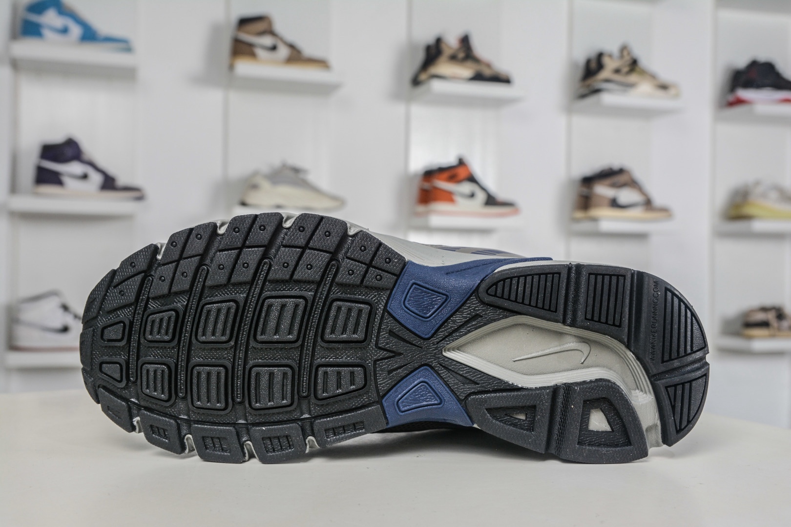 NK Air Zoom Vomero 20 經典復古潮流運動跑鞋 
貨號：HF0458 003
SIZE：36 36.5 37.5 38 38.5 39 40 40.5 41 42 42.5 43 44 45