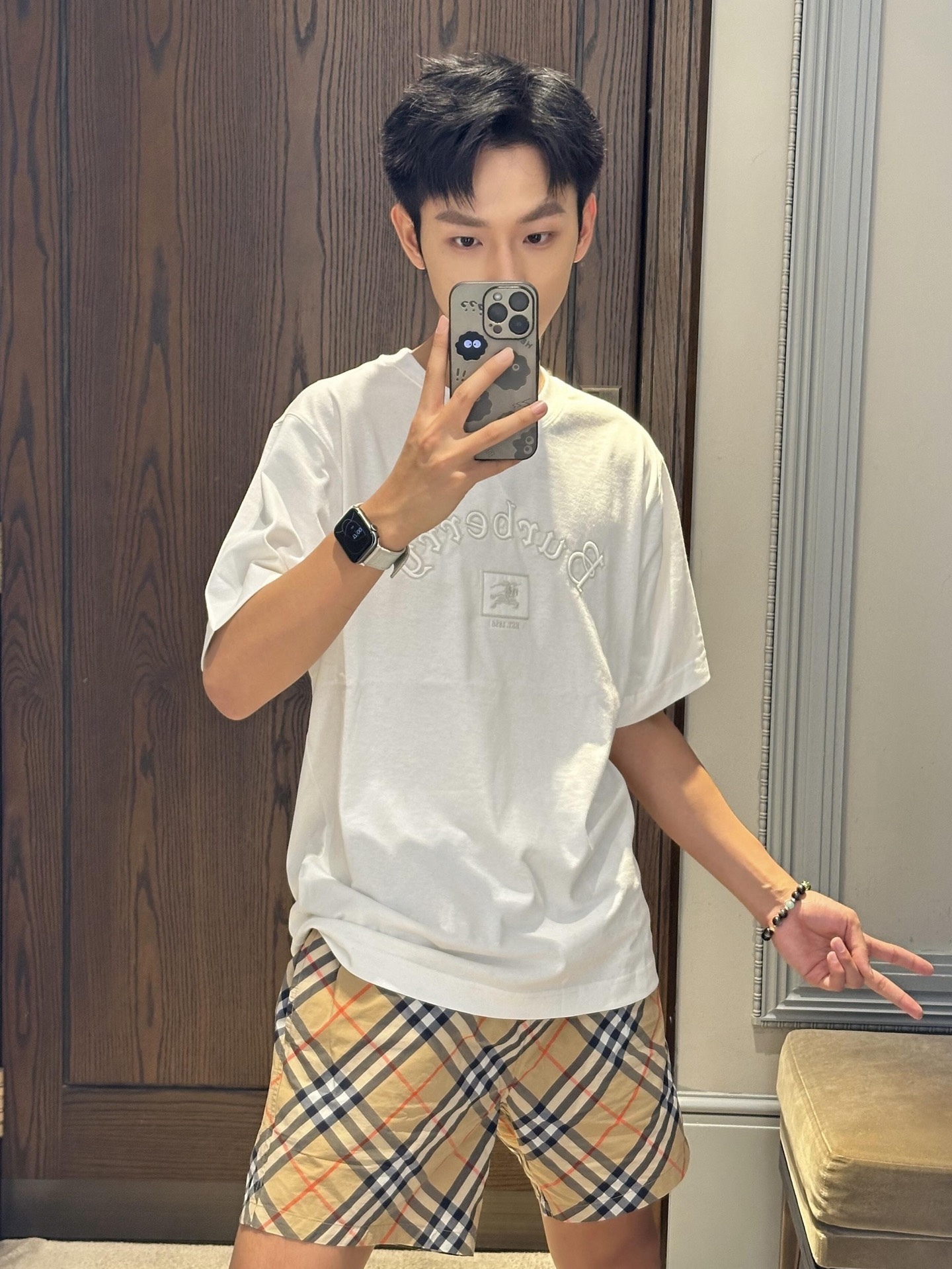 🔝BURBERRY巴寶莉BBR 哥特體刺繡短袖T恤
正品購入，100%洗後維斯棉235克，舒彈羅紋285克，進口刺繡，面料酵洗，定制1：1商標，寬松版型
B Size：S-XL