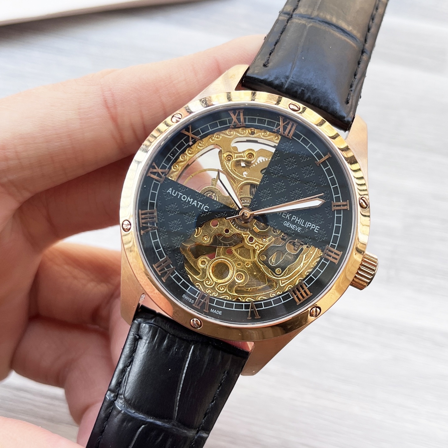 
複雜時計 奢華大氣🔥
經典新品 震撼上市🎈
【最新】：卡地亞大飛輪設計
【類型】：精品男士腕表
【錶帶】：真牛皮錶帶
【機芯】：高端全自動機械機芯
【鏡面】：礦物質強化玻璃（更高清）
品味高雅 浩瀚大氣 匠心獨運 腕間瑰寶
尺寸：直徑42mm厚12.5mm熱賣上市！歡迎轉載！