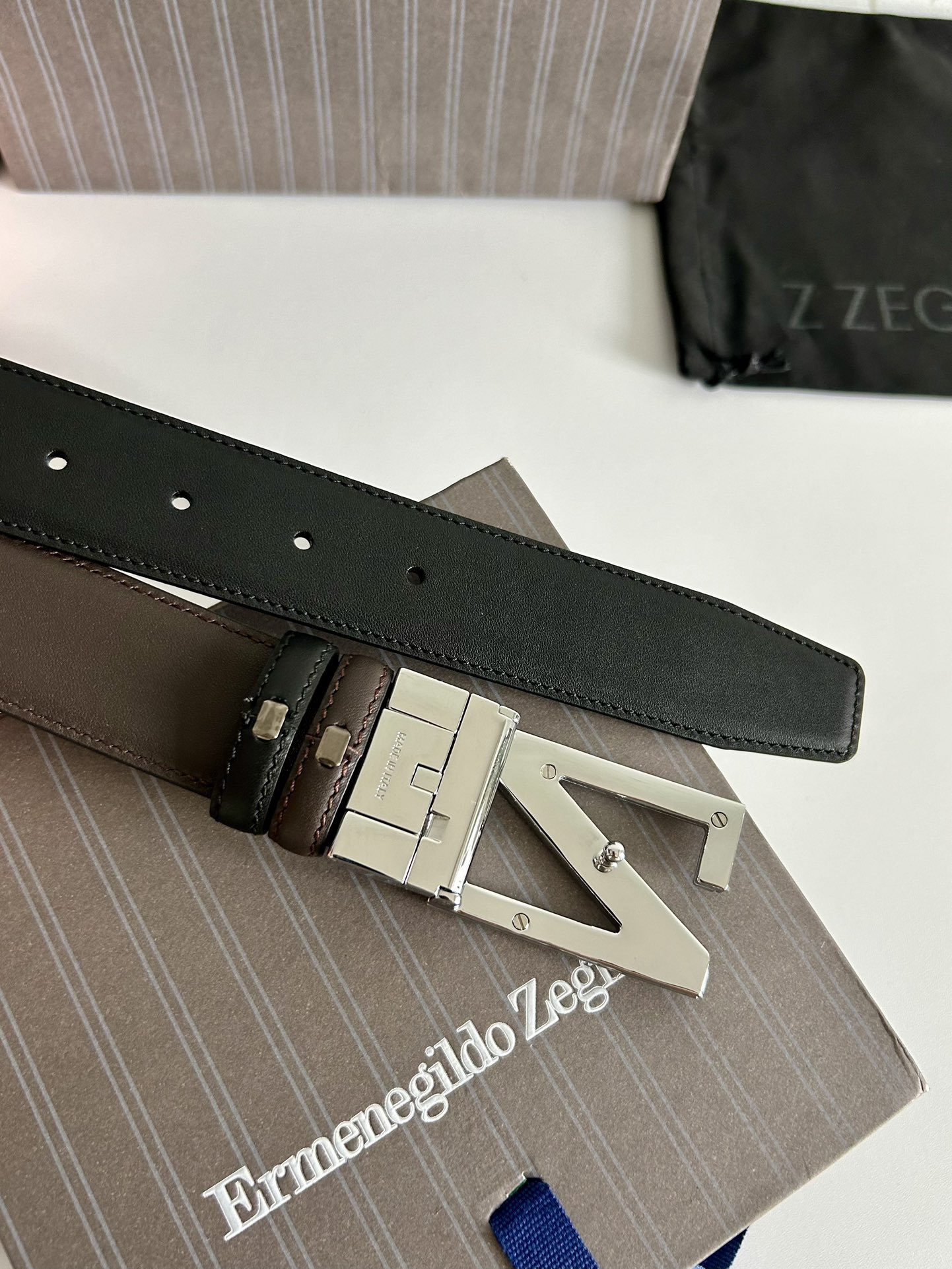 傑尼亞【Zegna】何謂當代男士 活動造型 系列，新款純銅旋轉針扣，雙面可用 隨心搭配，寬3.5cm，男士風尚的全新概念.