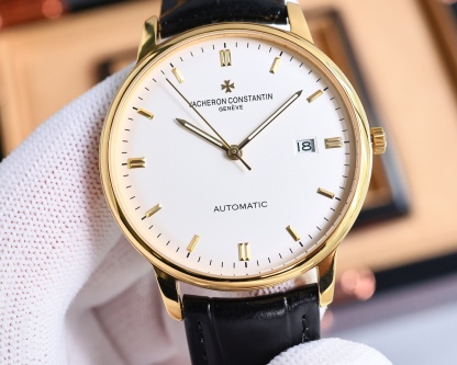 
最新款推薦   市場最高復刻 V4升級版本 江詩丹頓VC傳承系列85180腕表！
1⃣️【表殼】尺寸40MMX9MM，完美圓形的表殼，搭配微孤式表耳設計，使之更加貼合佩戴者的手腕。每一個成品殼套，都需經過MK嚴格的質量把控，方能還原正品獨特的質感。
2⃣️【機芯】9015鋼輪等部件均由MK制表師精工裝飾，自動擺陀更是鍍有18k金，最大限度呈現原裝精湛的工藝水平。
3⃣️【表鏡】前後兩片藍寶石玻璃鏡面，均有防眩暈鍍膜處理。
4⃣️【錶帶】雙層意大利小牛皮，搭配馬耳他十字針扣。🔥AD出品精品不斷🔥