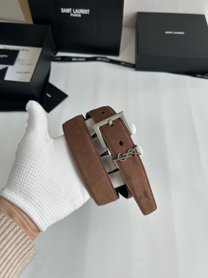 聖羅蘭 女士腰帶，進口小牛皮 配以CASSANDRE 標識腰帶環。古銅色金銀五金可選。精緻優雅的設計，寬度3.0cm