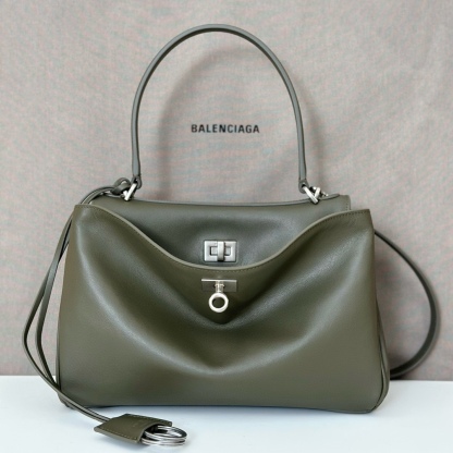 巴黎世家𝗕𝗮𝗹𝗲𝗻𝗰𝗶𝗮𝗴𝗮 💚💚出貨了！
款號：789779
尺寸：28.9×20×9.9cm