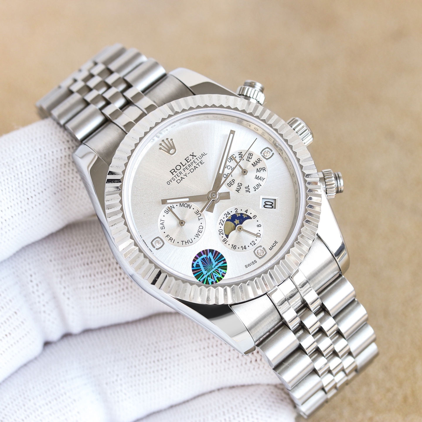 年度新款強力推薦
🔥經典日誌系列-多功能腕表🔥
防表屆最高版本⌚️勞力士⌚️ 複雜系列六針男表[愛心]爆款[愛心] 多功能腕表。
1⃣️搭載原裝進口9100星期月份月相動能功能機芯機械表！
2⃣️錶盤上採用經典獨家高級奢華稜紋 突顯出這款腕表的華貴氣質[呲牙]
3⃣️錶帶採用進口316鋼帶腕表！
4⃣️表鏡採用雙卜藍寶石鏡面！
5⃣️透視底蓋！
6⃣️直徑41毫米，厚度10毫米！
腕表功能匯集星期/月份/日期/月亮/太陽等功能於一身，最佳男士商務腕表真正的標配！為高端腕表的代表之作！
榮譽出品