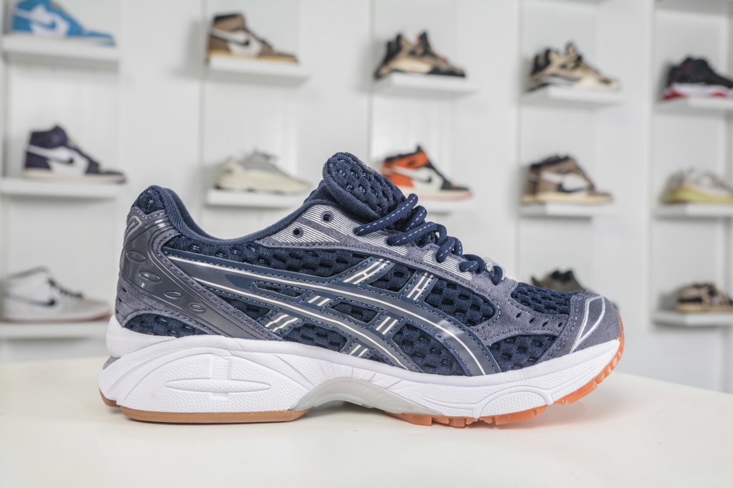 Asics Gel-Kayano 14  亞瑟士運動休閒透氣專業跑鞋
貨號:1203A926 400
尺碼：36 37 37.5 38 39 39.5 40 40.5 41.5 42 42.5 43.5 44 45