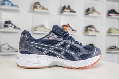 Asics Gel-Kayano 14  亞瑟士運動休閒透氣專業跑鞋
貨號:1203A926 400
尺碼：36 37 37.5 38 39 39.5 40 40.5 41.5 42 42.5 43.5 44 45