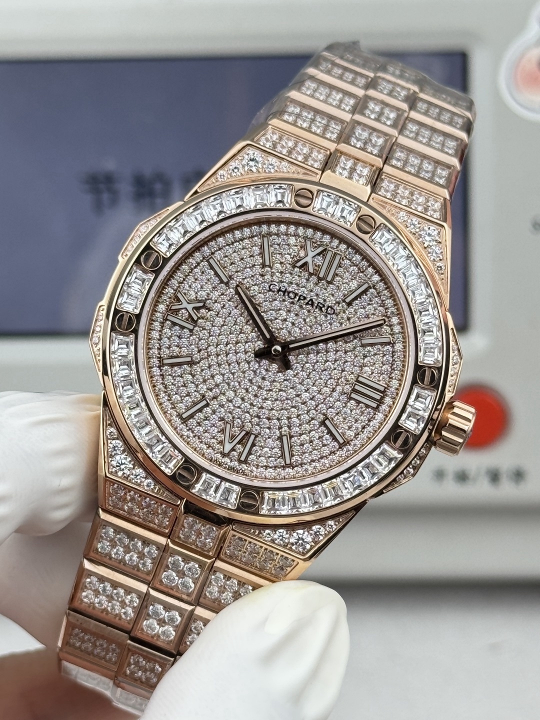 Factory 獨家力作👍
蕭邦AlpineEagle雪山傲翼系列
🌈彩T鑽🌟變色龍🦎滿天星✨限量款及隱藏款首推
如炬目光，比擬暗夜星芒⛰️於山川湖海間🌊洞見紳士願景與磅礡未來👔
尺寸：原裝一致41mmX9.7mm
機芯：9015改Chopard 01.01-c
錶鏈：獨家原版開模金磚型鏈節一體式錶鏈
岩石紋錶盤，鍍銠羅馬數字，時針及分針時標均覆以Super-LumiNova® X1級螢光塗層
致獻當代“雄鷹”，志存高遠之人在日常生活中超邁群倫，其視野啓迪人心、昇華情志。憑借遠見和決心，