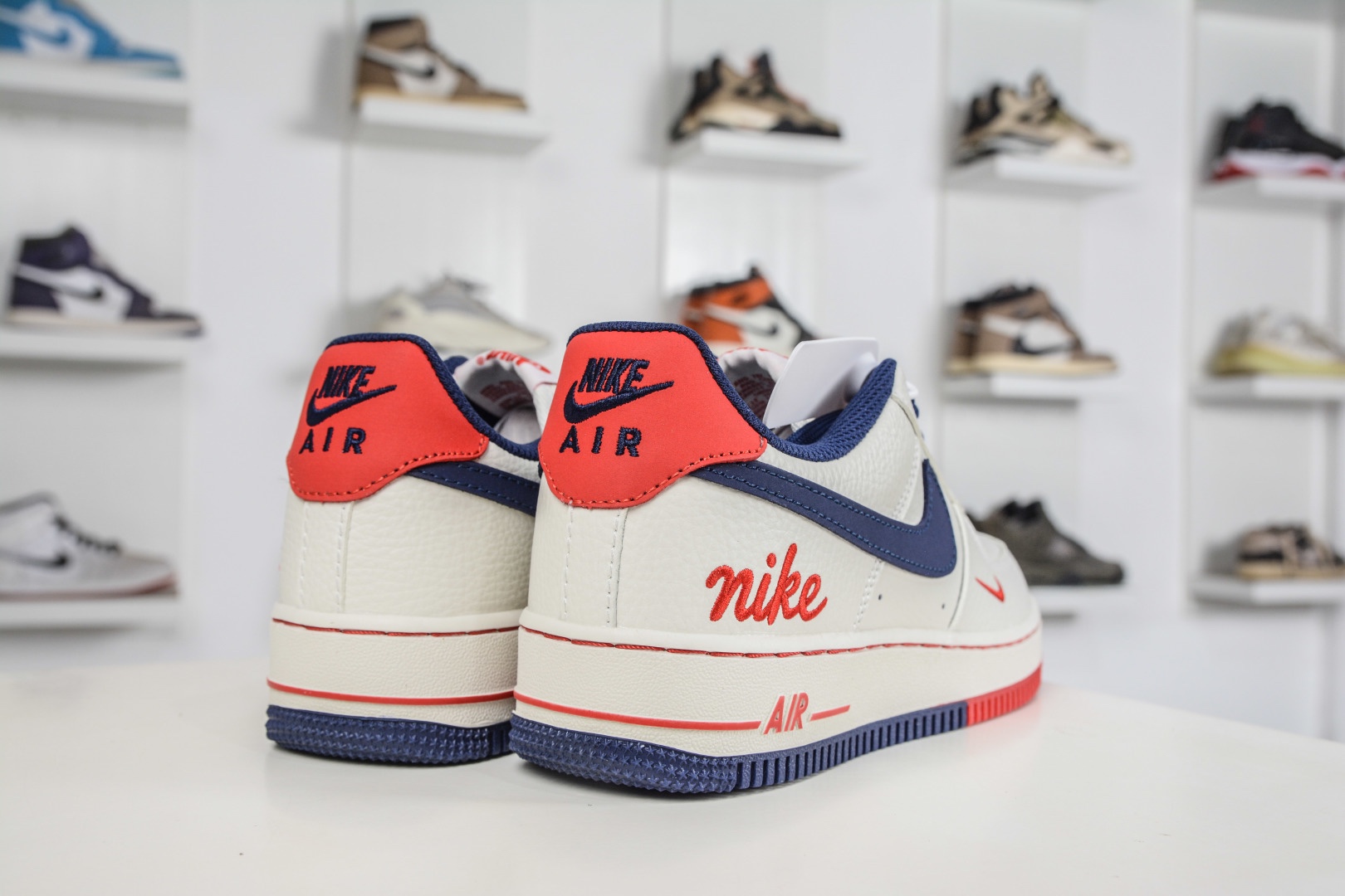 NIke Air Force 1 '07 Low 米白紅藍 
貨號：NH0601 544
Size: 36 36.5 37.5 38 38.5 39 40 40.5 41 42 42.5 43 44 44.5 45