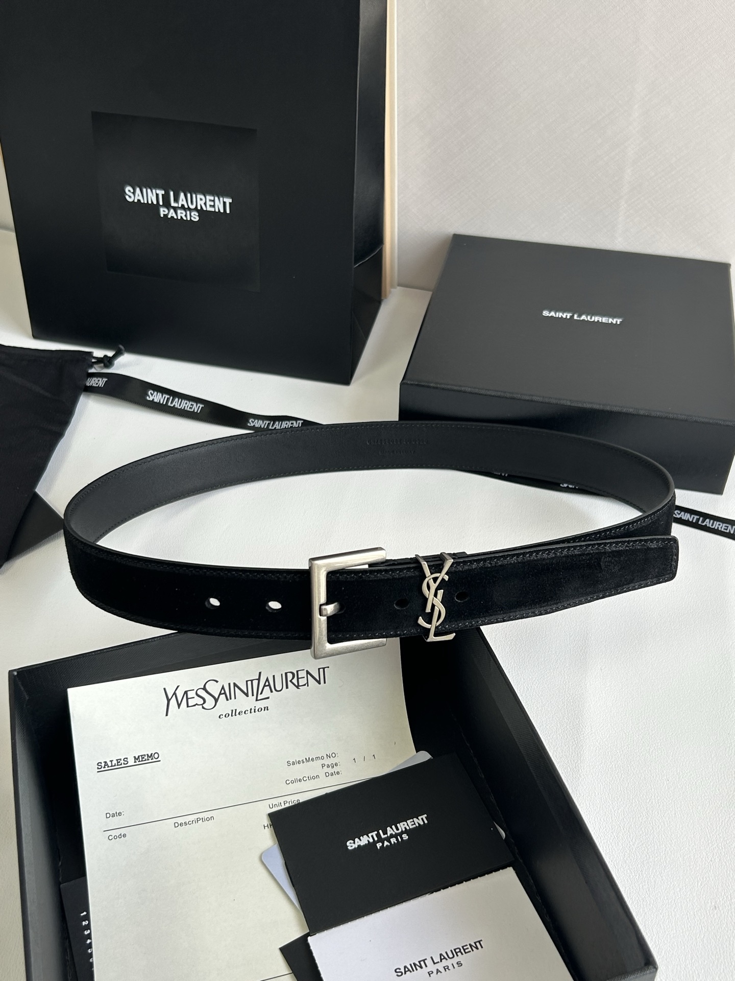 聖羅蘭 女士腰帶，進口小牛皮 配以CASSANDRE 標識腰帶環。古銅色金銀五金可選。精緻優雅的設計，寬度3.0cm