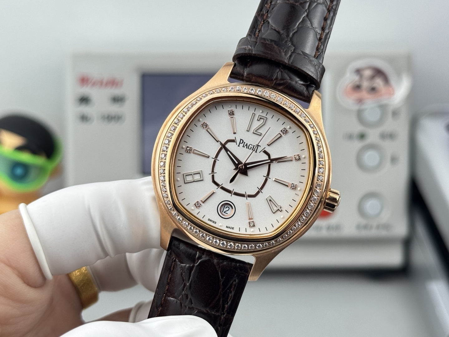 
熱賣款🔥🔥🔥！方形殼—在推出新面孔—更別緻—更有型—經典
品牌：伯爵(方正卓絕 精緻之作）爆賣款🎉🎉🎉
類型：精緻款男士腕表（卓越）有轉必賣
錶帶：真牛皮&316L錶帶（舒適）大氣磅礡
機芯：超頂級機械2824機芯（穩定）
材料：礦物質超強鏡面（耐磨）
大氣風範 無限渴望 特別創意 載譽上市
尺寸：直徑42mm厚10mm榮譽
新款上市！歡迎轉載！