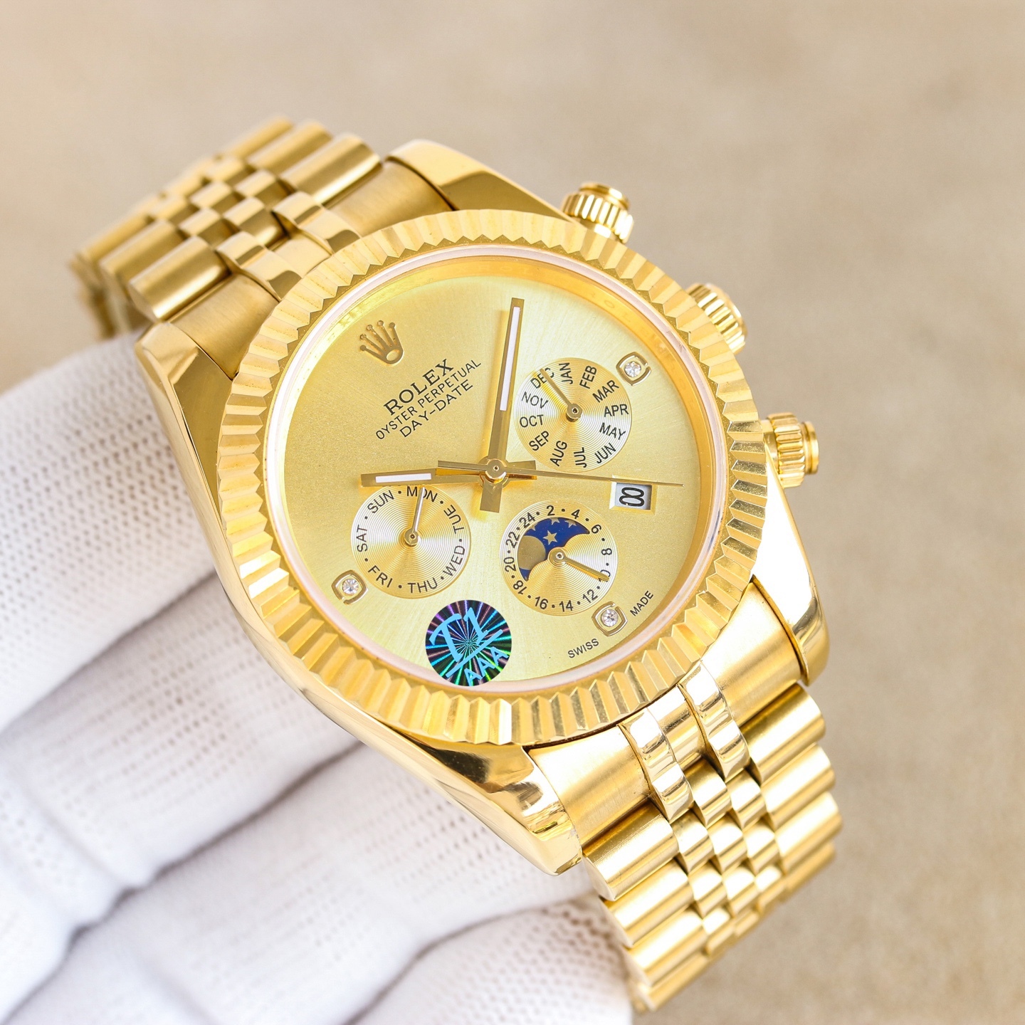 年度新款強力推薦
🔥經典日誌系列-多功能腕表🔥
防表屆最高版本⌚️勞力士⌚️ 複雜系列六針男表[愛心]爆款[愛心] 多功能腕表。
1⃣️搭載原裝進口9100星期月份月相動能功能機芯機械表！
2⃣️錶盤上採用經典獨家高級奢華稜紋 突顯出這款腕表的華貴氣質[呲牙]
3⃣️錶帶採用進口316鋼帶腕表！
4⃣️表鏡採用雙卜藍寶石鏡面！
5⃣️透視底蓋！
6⃣️直徑41毫米，厚度10毫米！
腕表功能匯集星期/月份/日期/月亮/太陽等功能於一身，最佳男士商務腕表真正的標配！為高端腕表的代表之作！
榮譽出品 尊