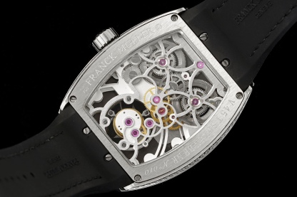 RMS最新款 頂級復刻 法蘭克穆勒V45 Vanguard陀飛輪系列 歷時多年研發機芯 
1 1:1 超級復刻原裝複雜法穆蘭陀飛輪機芯 細節完美到位 打造正品機芯獨具的雙發條盒 超薄工藝 
2超長72小時動力儲存 告別每天手動上鏈 高端玩家的定制款 把頭上鏈30個半圈 發條盒為滿 不需要過度上鏈 
3 千錘百鍊 316L精鋼表殼 超薄表殼 與原裝一致厚度 彎曲弧度 更加貼合手腕 佩戴舒適 
4 純正進口意大利小牛皮 貼合手感品質一流的進口氟橡膠錶帶 與正版全完通用互換
5瑞士工程師 原版機芯拆解