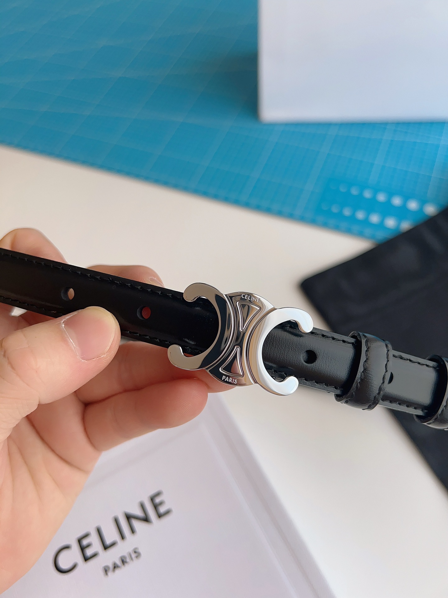 《CELINE》賽琳皮帶 celine 腰帶寬度1.8cm 超火凱旋門手感柔軟細膩，上身效果超級好看。非常顯腰線型，時尚必備神器