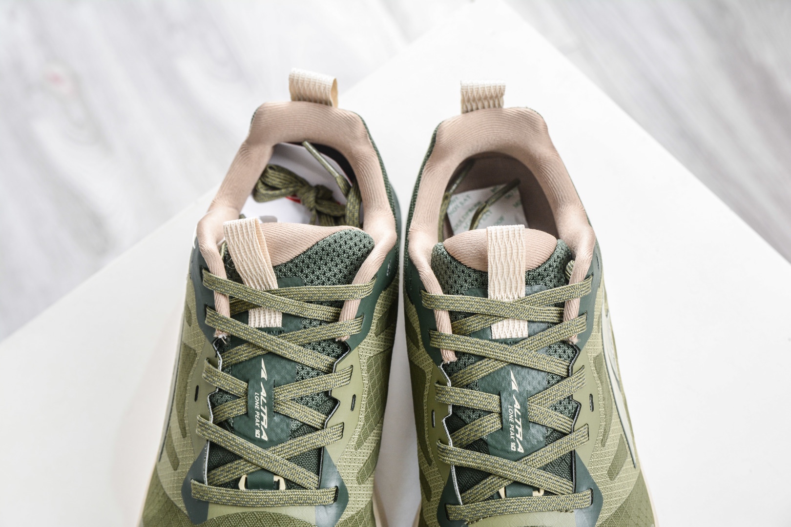 Altra Altra Lone Peak 9 奧創奧林匹斯9代 綠色 舒適百搭防滑耐磨低幫戶外跑步鞋 
貨號：AL0A85RG330
SIZE：39 40 40.5 41 42 42.5 43 44 44.5 45