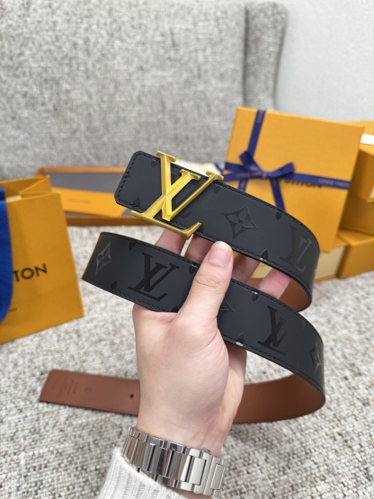 
Louis Vuitton LV腰带 丝印系列 原厂五金 精致手工绘边 柔软舒适 宽4.0