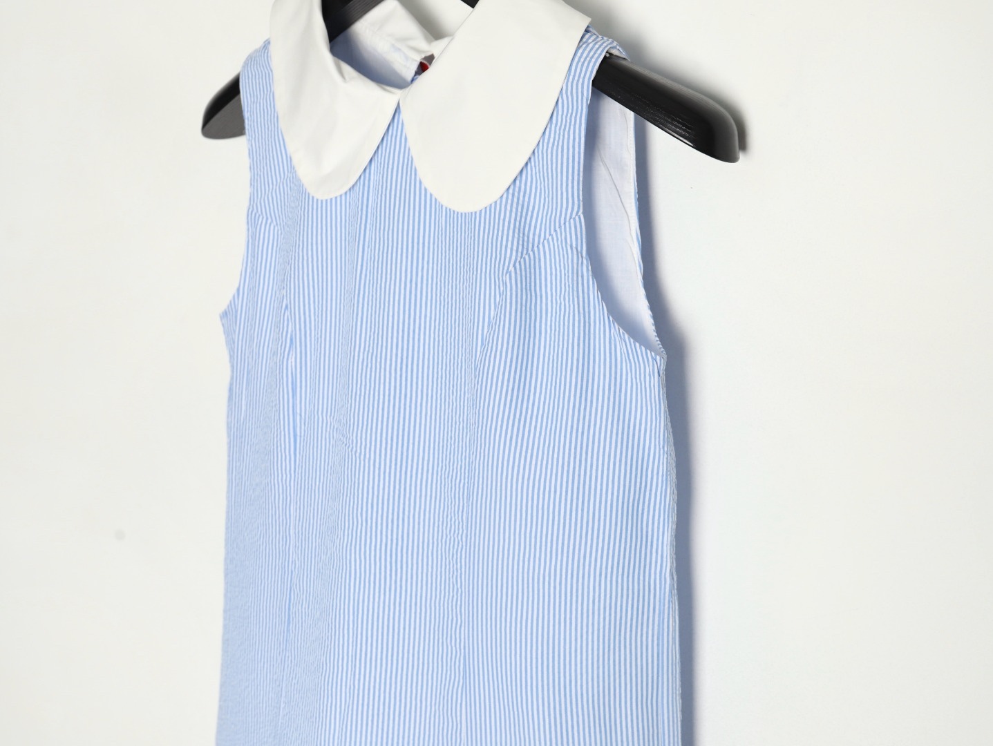 🔝Thom Browne TB 蝴蝶結條紋連衣裙
襯衫裙學院風，領口採用娃娃領設計，三色織帶可以前後裝飾，YB購買對版對標出版，定制面料，區別市場通貨。
尺碼：1 2 3