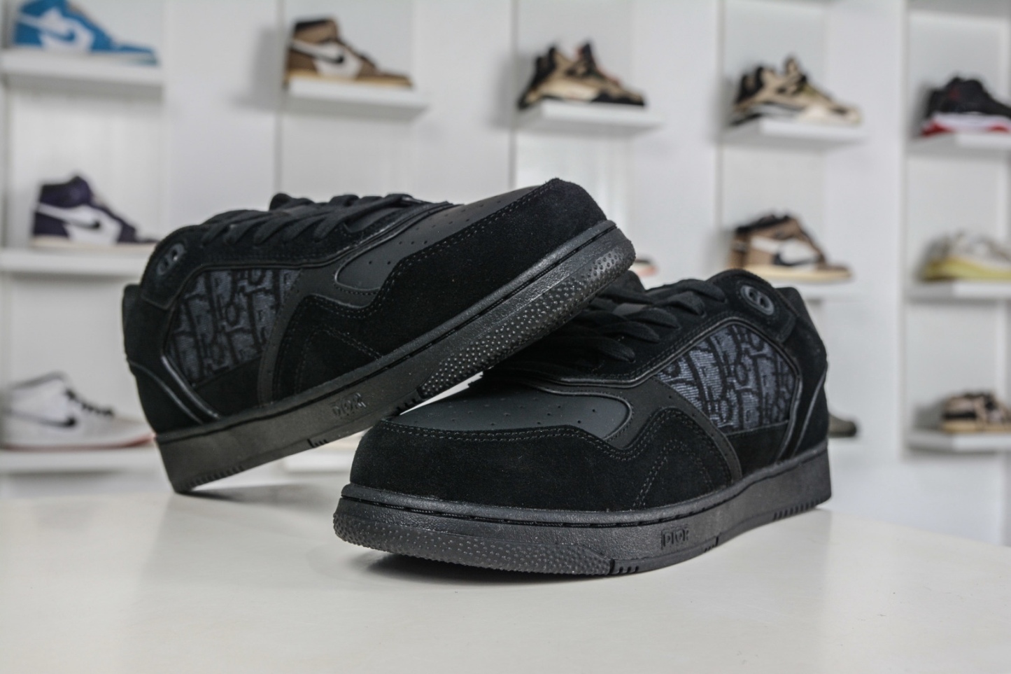 迪奧/Dior B27 Oblique Galaxy Low Top Sneakers B27系列低幫復古真皮百搭運動休閒板鞋 
貨號：3SN272ZIR16536
尺碼：38 39 40 41 42 43 44 45 46