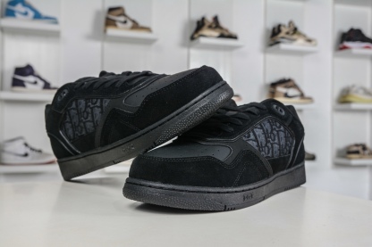 迪奧/Dior B27 Oblique Galaxy Low Top Sneakers B27系列低幫復古真皮百搭運動休閒板鞋 
貨號：3SN272ZIR16536
尺碼：38 39 40 41 42 43 44 45 46