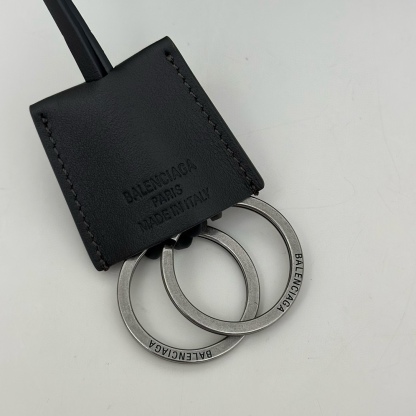 巴黎世家𝗕𝗮𝗹𝗲𝗻𝗰𝗶𝗮𝗴𝗮 💚💚出貨了！
款號：789779
尺寸：28.9×20×9.9cm