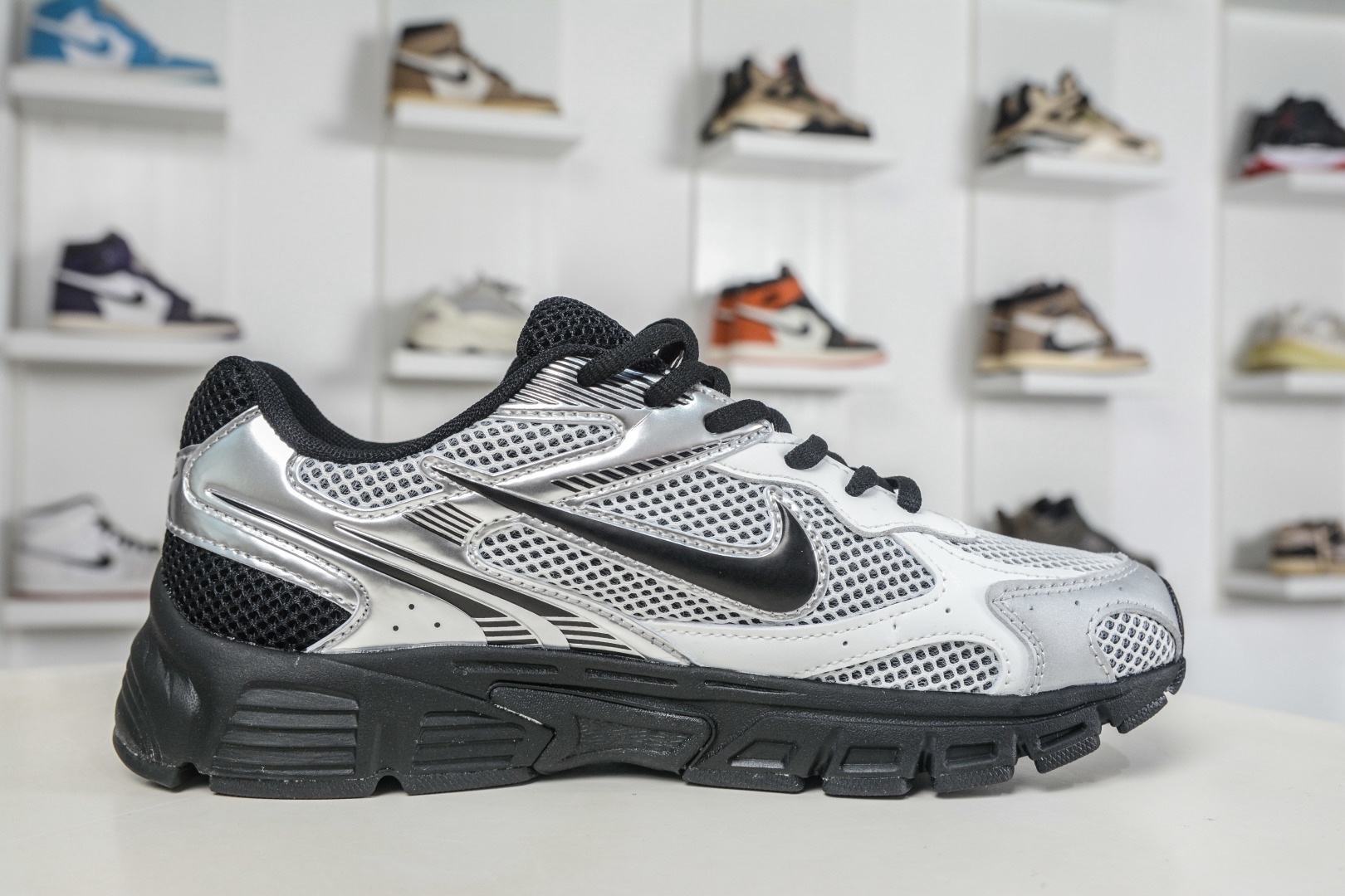 NK Air Zoom Vomero 20 經典復古潮流運動跑鞋 
貨號：HM0829 111
SIZE：36 36.5 37.5 38 38.5 39 40 40.5 41 42 42.5 43 44 45
