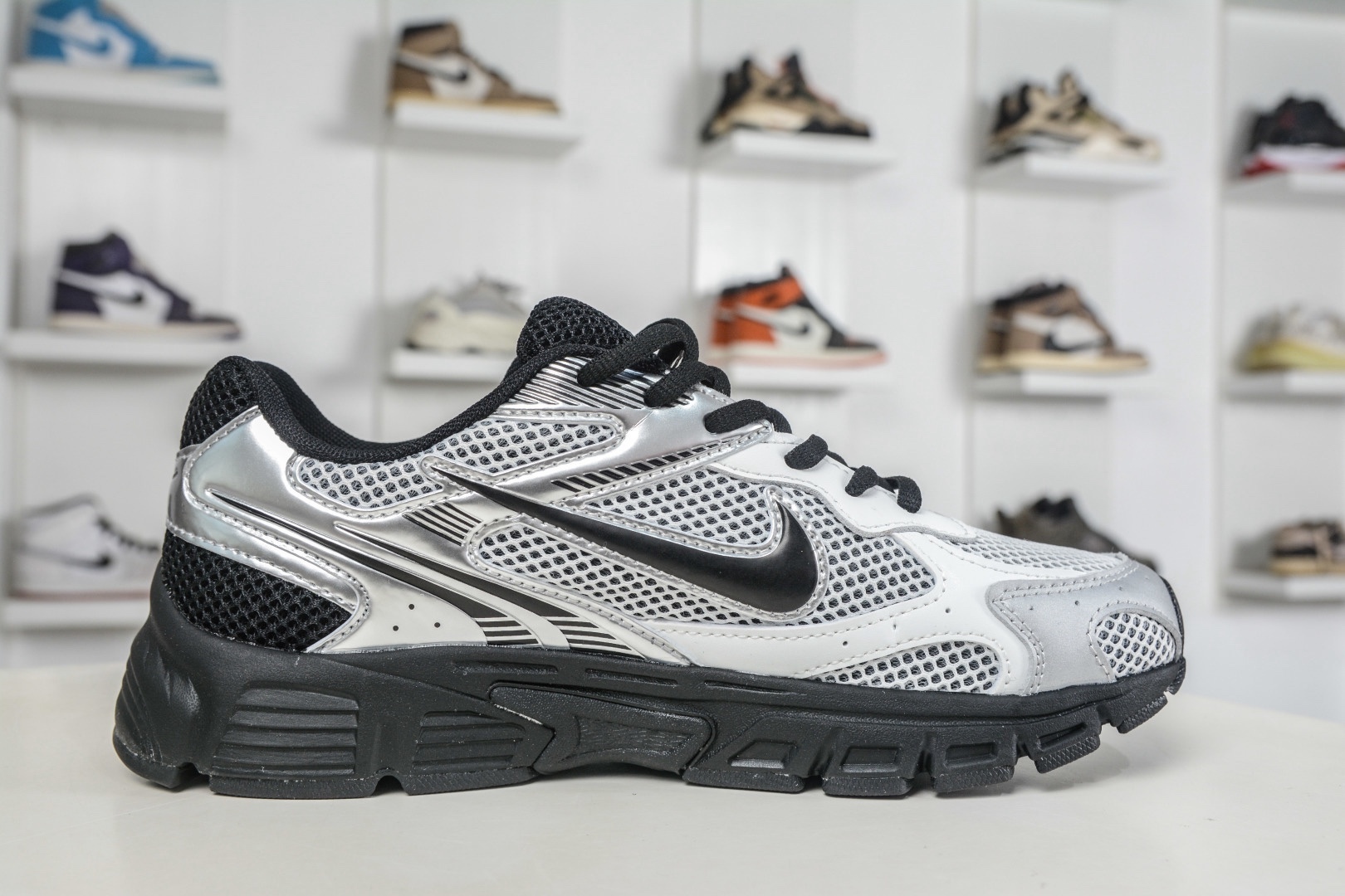 NK Air Zoom Vomero 20 經典復古潮流運動跑鞋 
貨號：HM0829 111
SIZE：36 36.5 37.5 38 38.5 39 40 40.5 41 42 42.5 43 44 45