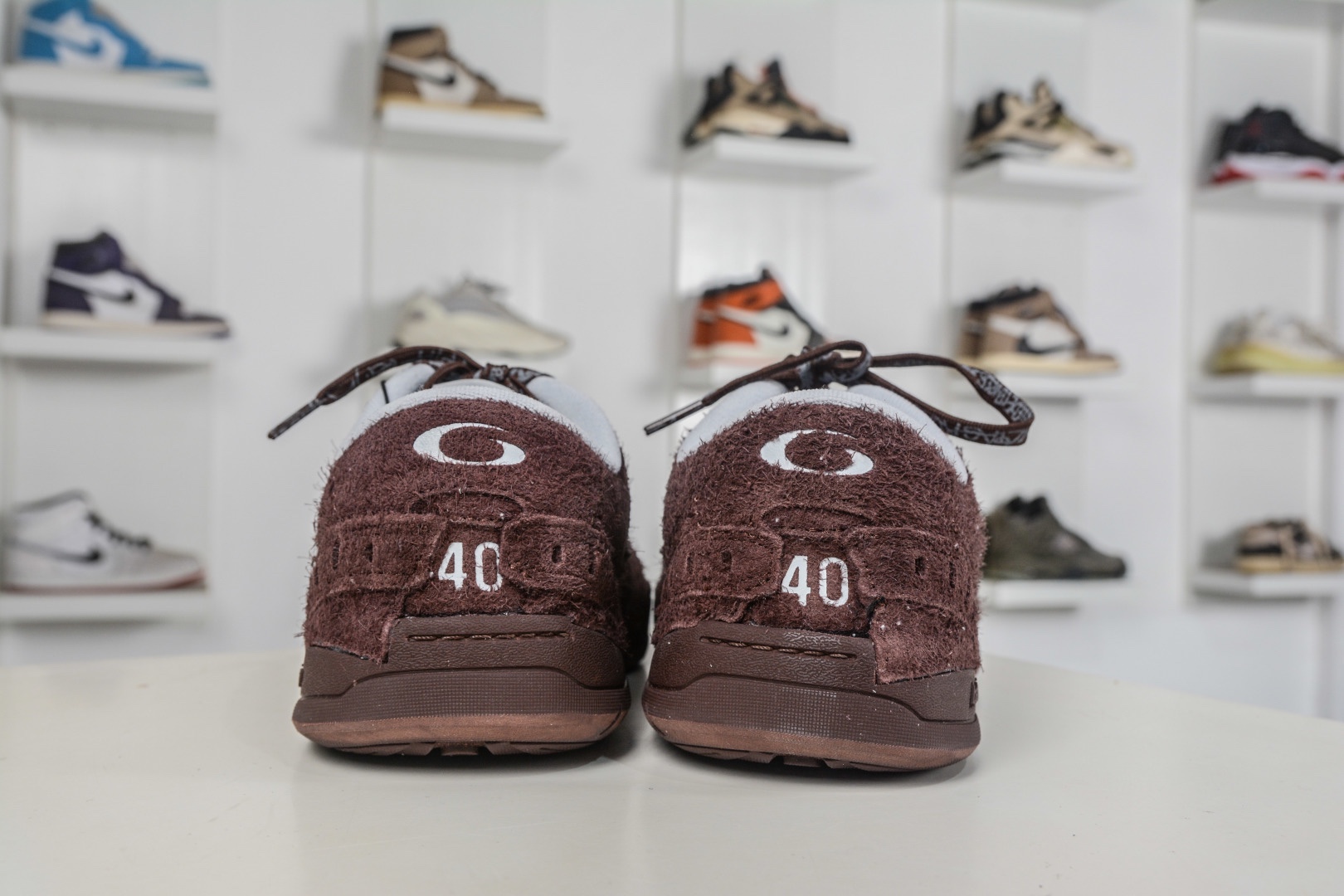 Balenciaga Hamptons Worn-Out Dark Brown 棕色巴黎世家十八18代 滌綸（聚酯纖維）牛皮革 圓頭系帶 低幫 生活休閒鞋板鞋 
貨號：814765 WHPSU 2290
尺碼：35 36 37 38 39 40 41 42 43 44 45 46