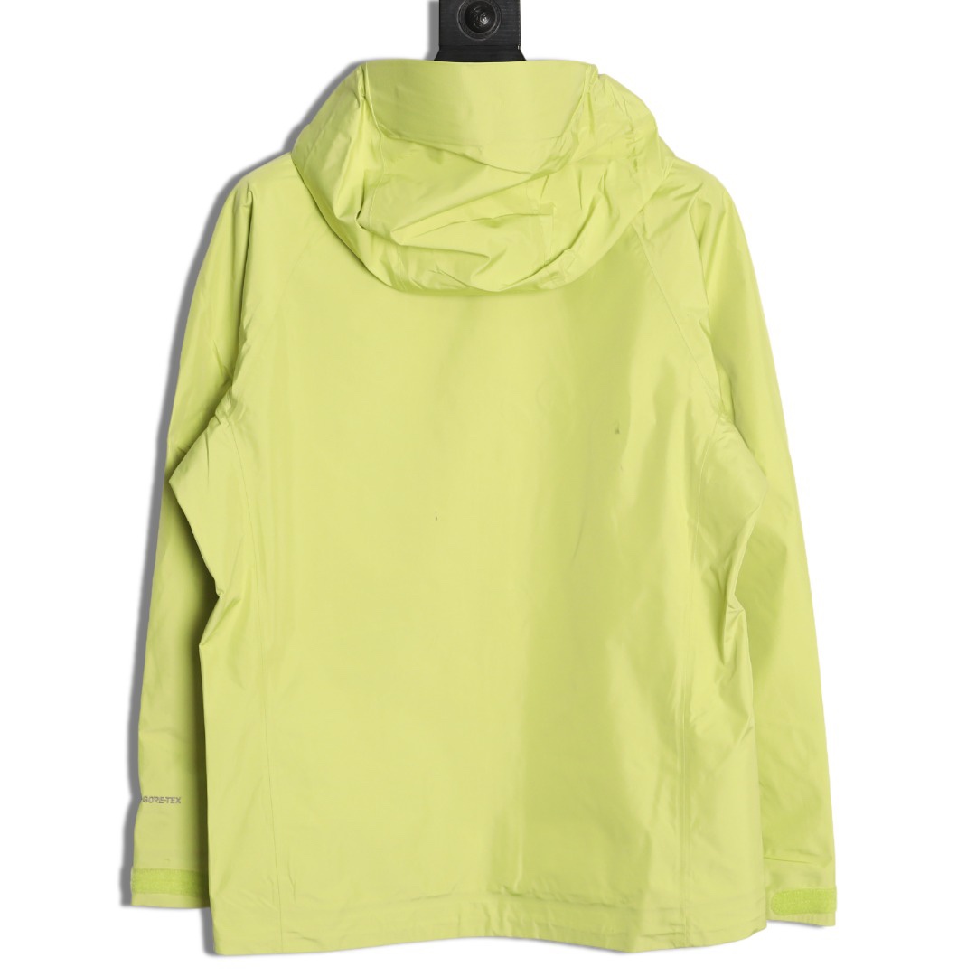 🔝Kailas 凱樂石· MONT X- LT  輕量化衝鋒衣外套

戶外與日常的理想之選，為你帶來極致體驗：

• 超輕量設計：M碼僅重284g，全衣重量減輕54%，極致輕量，穿上宛如無物，長時間徒步、攀爬毫無負擔。收納後體積小巧，如同一瓶礦泉水大小，輕鬆塞於背包一角，不佔空間。

• 卓越面料性能：採用40D GORE - TEX 3L面料，防水指數高達20,000mmH₂O以上，能抵御暴雨侵襲，在雨中行走也可保持身體乾爽。防風性能出色，可有效阻擋狂風。透氣指數達10,000g/m²/2