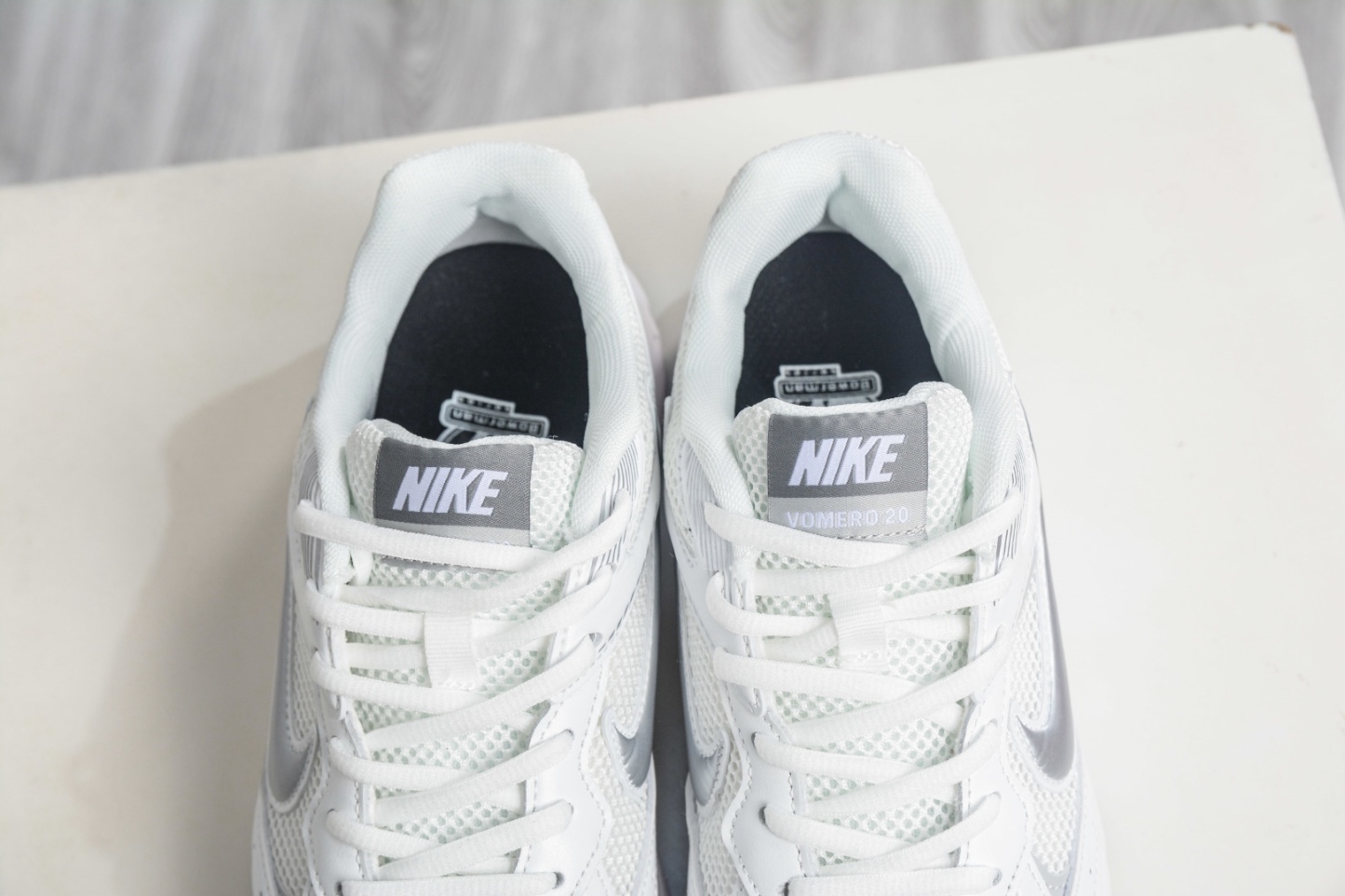 NK Air Zoom Vomero 20 經典復古潮流運動跑鞋 
貨號：HF0735 006
SIZE：36 36.5 37.5 38 38.5 39 40 40.5 41 42 42.5 43 44 45