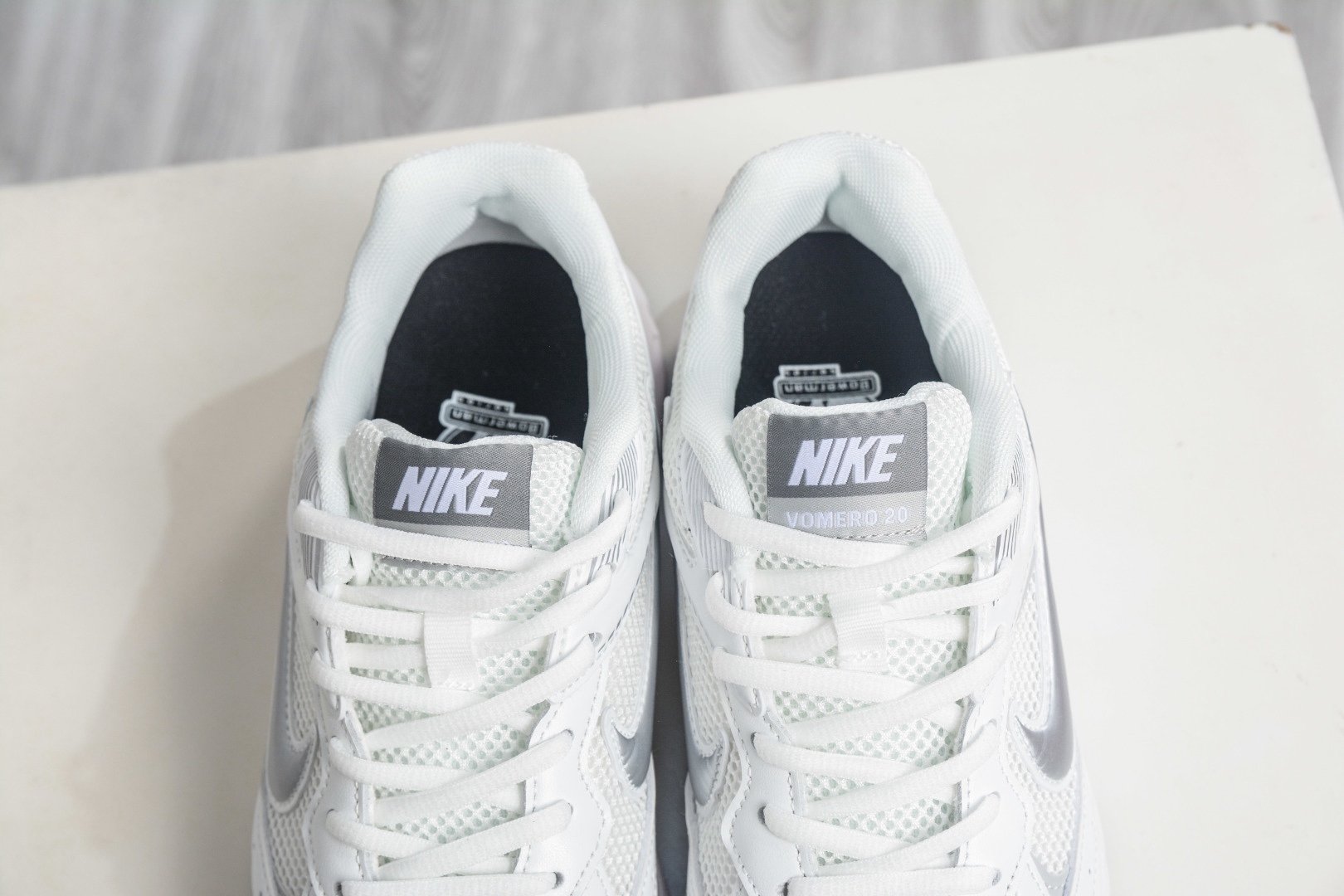 NK Air Zoom Vomero 20 經典復古潮流運動跑鞋 
貨號：HF0735 006
SIZE：36 36.5 37.5 38 38.5 39 40 40.5 41 42 42.5 43 44 45
