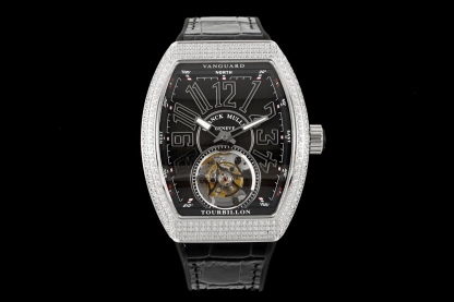 RMS最新款 頂級復刻 法蘭克穆勒V45 Vanguard陀飛輪系列 歷時多年研發機芯 
1 1:1 超級復刻原裝複雜法穆蘭陀飛輪機芯 細節完美到位 打造正品機芯獨具的雙發條盒 超薄工藝 
2超長72小時動力儲存 告別每天手動上鏈 高端玩家的定制款 把頭上鏈30個半圈 發條盒為滿 不需要過度上鏈 
3 千錘百鍊 316L精鋼表殼 超薄表殼 與原裝一致厚度 彎曲弧度 更加貼合手腕 佩戴舒適 
4 純正進口意大利小牛皮 貼合手感品質一流的進口氟橡膠錶帶 與正版全完通用互換
5瑞士工程師 原版機芯拆解 一比一甲