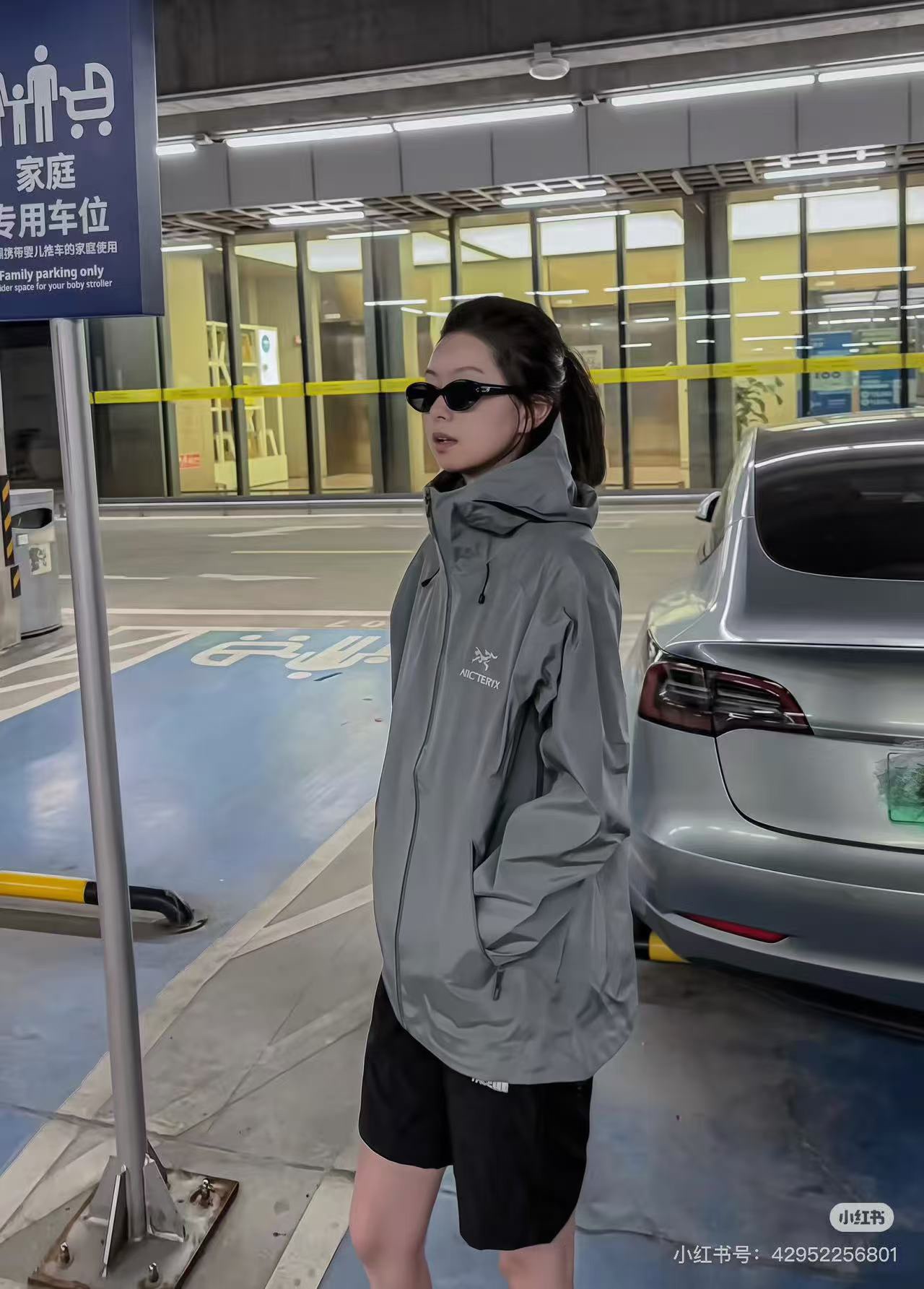 🔝ARC‘TERYX 始祖鳥 BETA LT戶外防水硬殼衝鋒衣
市場獨家全溢膠版本 一比一細節還原
YB四次壓膠工藝 整衣3D立體仿生學設計衣長臂彎 TRI-DURANCE防水防雨面料 自行區別市面先行版本 原包裝原標 全套輔料定制 整衣 腋下YKK雙向拉鍊 五金全部開模定制
R1 SIZE：S-XXL