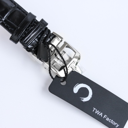 積家 北宸系列 Geographic WT“全球限量版”地理學家世界時腕表採用藍黑漸變色與全黑色錶盤 腕表的凸緣顯示全球24個時區 成為行動派男士旅行期間的可靠搭檔  佩戴者可透過10時位置的表冠設定 尺寸43mm表殼 316L鋼殼 搭配拱“鍋蓋”鏡面 採用亞洲機芯復刻版：936A/1自動上鏈 技術無與倫比 城市名部分以乳白色為基底 2時位置的日曆顯示 6時位置的第二時區顯示和10時位置的動力儲存顯示副錶盤飾以太陽放射狀飾紋 進口牛皮 升級版原裝折疊扣 精緻推薦男士多功能機械腕表