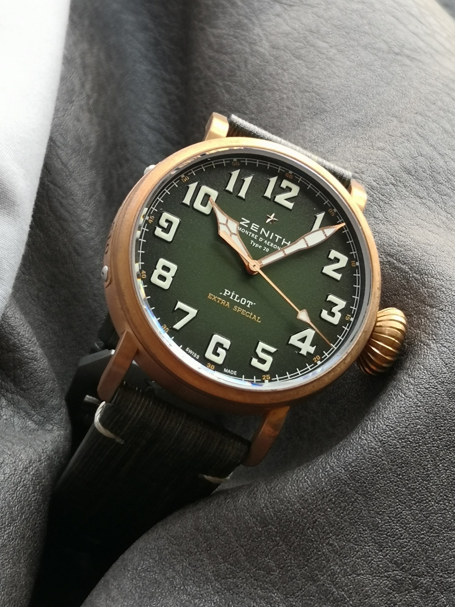 XF限量推薦：真力時飛行員系列29.2430.679/63.1001腕表，青銅表殼，卡其綠色錶盤，9015型自動機械，45毫米。