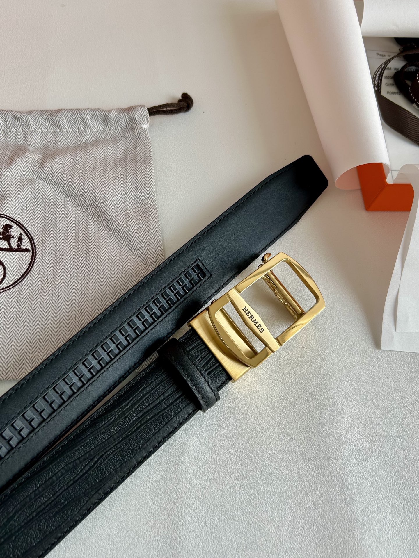 【H家】 新款紋路小牛皮腰帶，寬度3.5cm，搭配新款不鏽鋼自動扣，手感極佳、可以任意裁剪、永恆而經典！轉圖必大賣