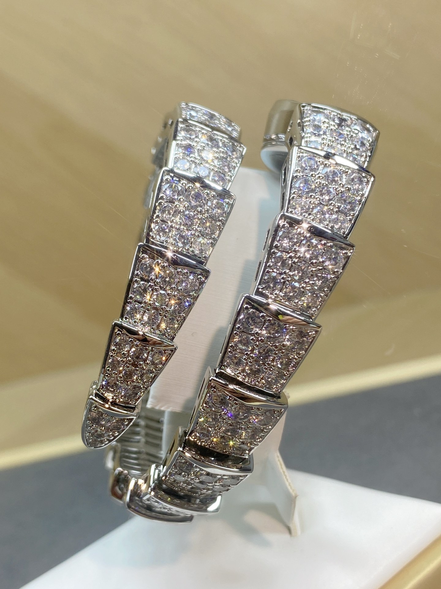 𝐁𝐕𝐋𝐆𝐀𝐑𝐈 白金两圈蛇