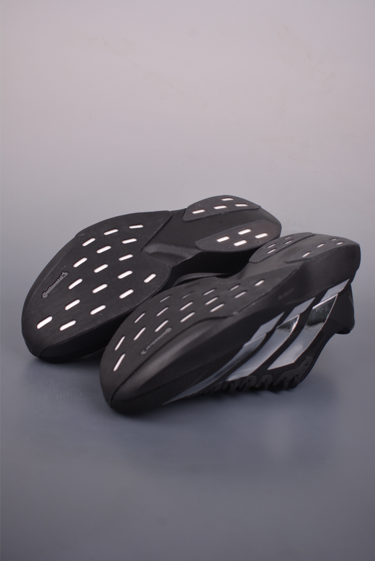 Adidas Adizero Evo SL M
阿迪超輕透氣緩震跑鞋  
官方貨號: KJ13653137
尺碼：39 40 40.5 41 42 42.5 43 44 45 46
