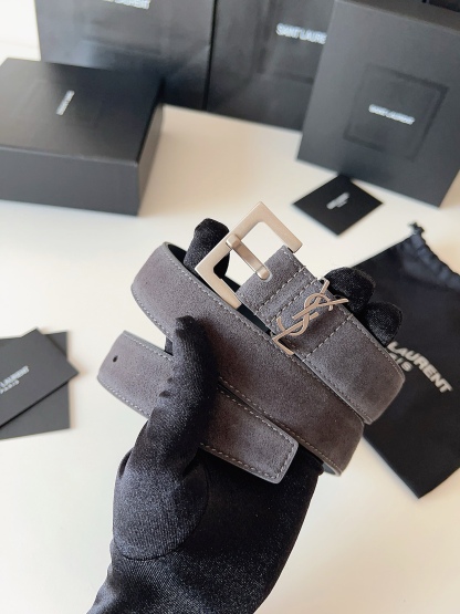 
ysl聖羅蘭2026女士新款腰帶，冬季爆款絨面原版皮，方形搭扣配以ysl標識腰帶環，女士冬季必備款，寬度3.0cm