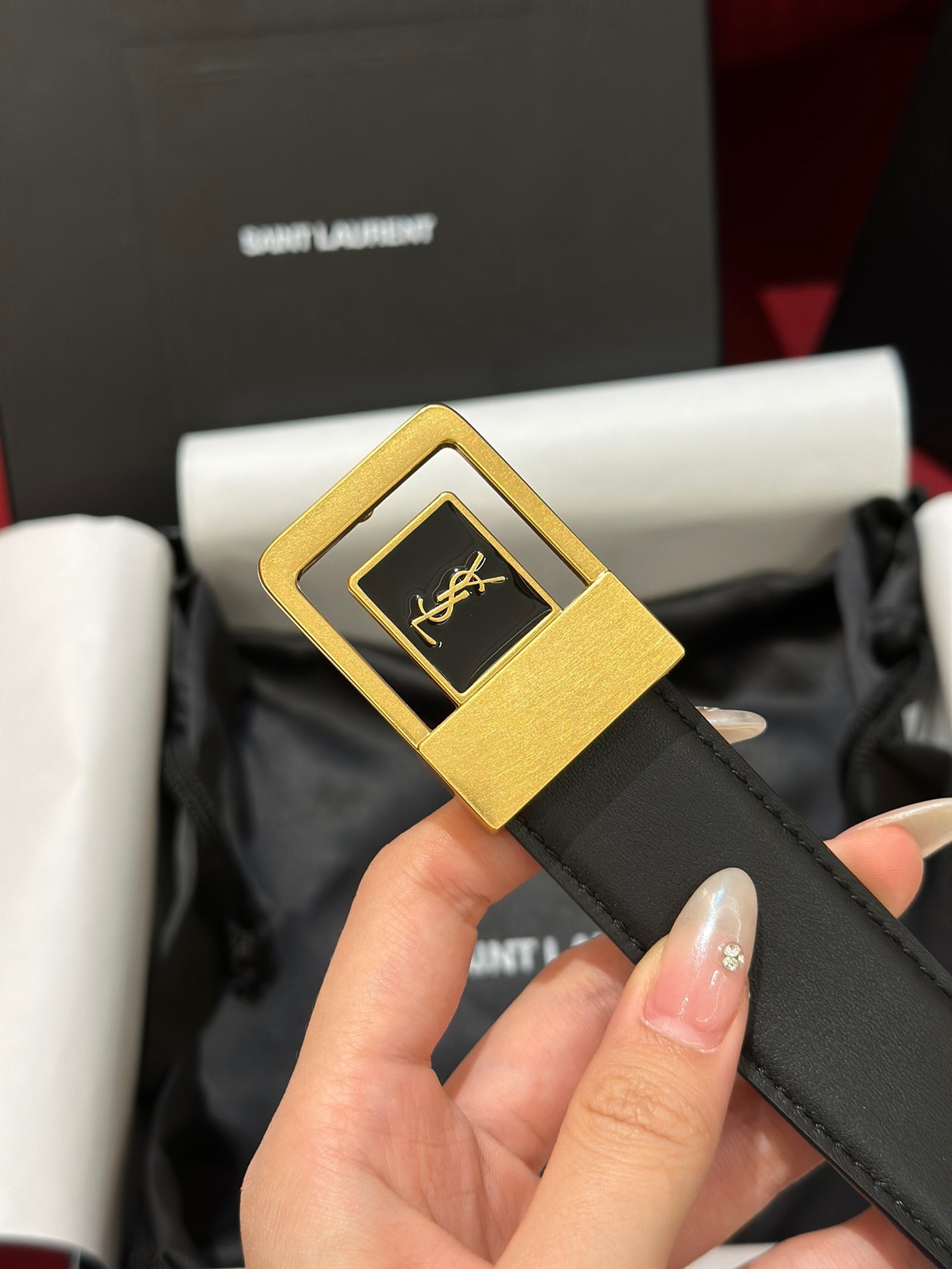 新款YSL，女士腰帶，採用意大利雙面頂級牛皮材質，搭配頂級黃銅扣。寬3.0cm