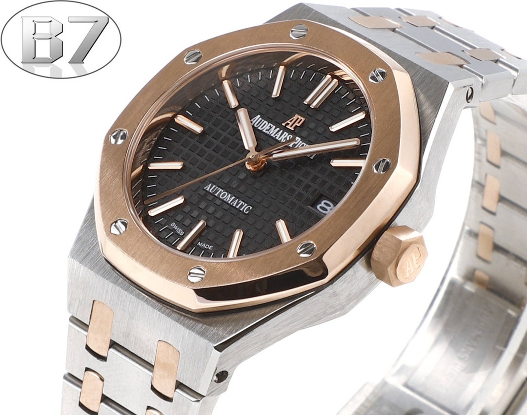 B7  Factory
AP愛彼 女款愛彼皇家橡樹 剔除機芯甲板多餘部分，使之變得更加鏤空——成就鋼表巔峰—— 實力演繹 衛冕“鋼”王！【6大精妙之處】1.正品拆解開模，尺寸為37毫米與正品一致！2.完美還原正品表殼的每一處細節，盡顯正品“稜角分明 堅毅果敢”的陽剛氣質。3.鋼帶的做工無可挑剔，比市面上任何鋼帶表做工均要更上一層樓，鋼帶頭粒和表頭銜接的“緩衝帶”的鬆緊程度與正品一模一樣。4.自動陀的與原裝致敬，是市面唯一做到顏色於原裝一致的版本（市面一般版本均偏紅）其上的ap族徽雕刻獨一無二。