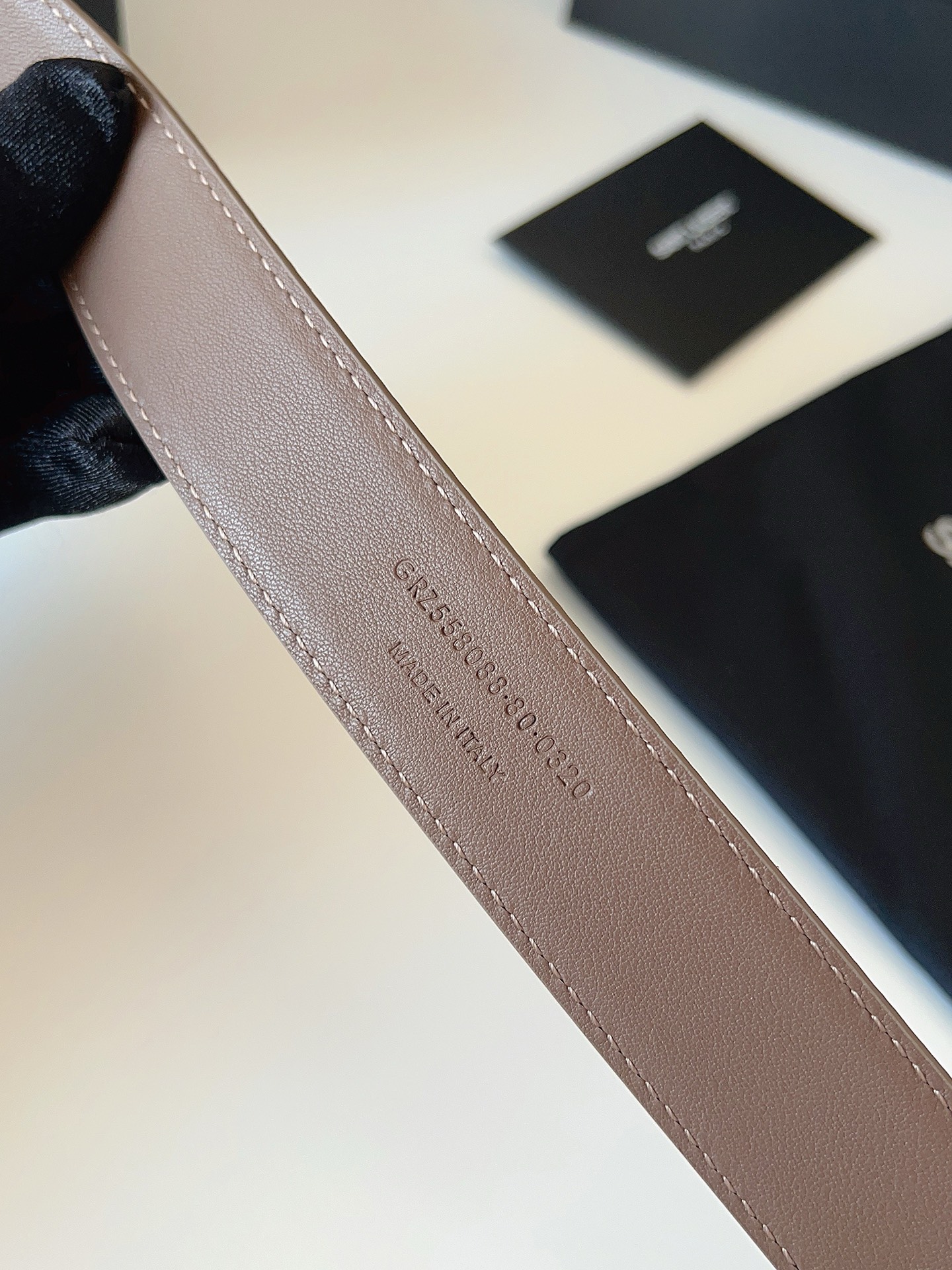 
ysl聖羅蘭2026女士新款腰帶，冬季爆款絨面原版皮，方形搭扣配以ysl標識腰帶環，女士冬季必備款，寬度3.0cm