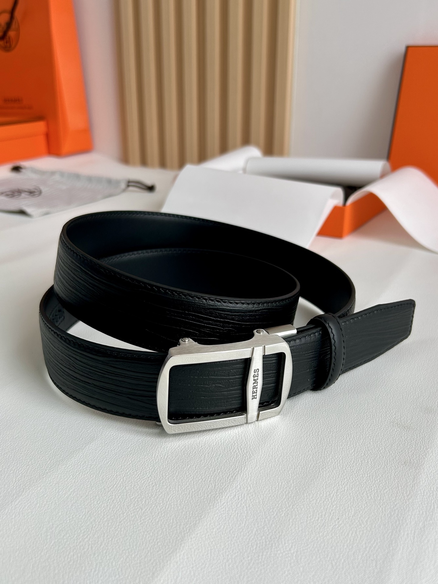 【H家】 新款紋路小牛皮腰帶，寬度3.5cm，搭配新款不鏽鋼自動扣，手感極佳、可以任意裁剪、永恆而經典！轉圖必大賣