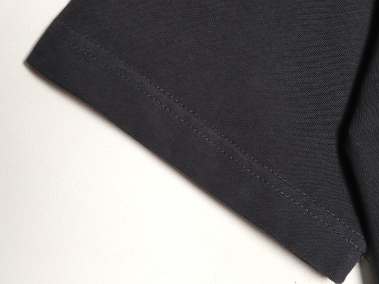 🔝Alexander Wang 亞歷山大王 26SS 燙鑽流星印花短袖T恤
獨家對版定織定染高品質精梳棉棉紗 面料手感柔軟舒適，與原版面料相同！水洗去毛，正品版型，做到了真正的"oversize“版型
尺碼：S-XL