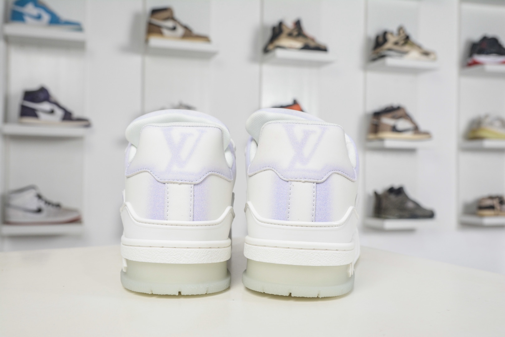 Louis Vuitton Trainer 系列板鞋 
Size：36 37 38 39 40 41 42 43 44 45 (偏大一碼）