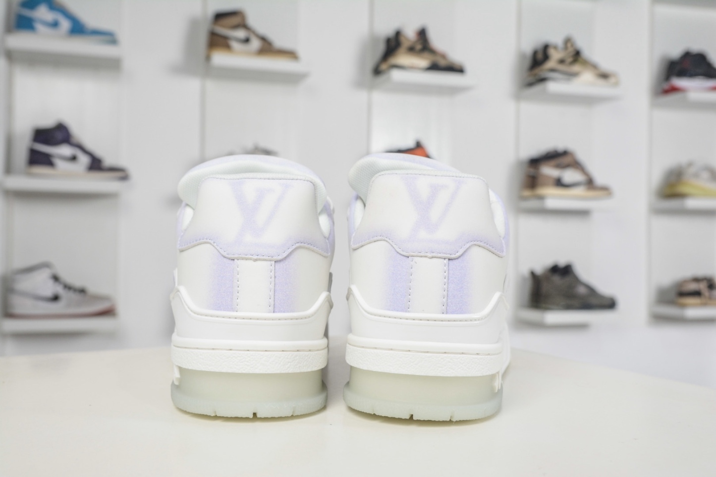 Louis Vuitton Trainer 系列板鞋 
Size：36 37 38 39 40 41 42 43 44 45 (偏大一碼）