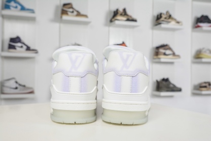 Louis Vuitton Trainer 系列板鞋 
Size：36 37 38 39 40 41 42 43 44 45 (偏大一碼）