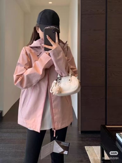 🔝ARC‘TERYX 始祖鳥 BETA LT戶外防水硬殼衝鋒衣
市場獨家全溢膠版本 一比一細節還原
YB四次壓膠工藝 整衣3D立體仿生學設計衣長臂彎 TRI-DURANCE防水防雨面料 自行區別市面先行版本 原包裝原標 全套輔料定制 整衣 腋下YKK雙向拉鍊 五金全部開模定制
R1 SIZE：S-XXL